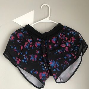 Lululemon Hotty Hot Short II Long 4" size 4